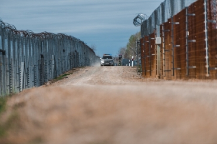 Közel 700 határsértő akart illegálisan bejutni az országba a hétvégén