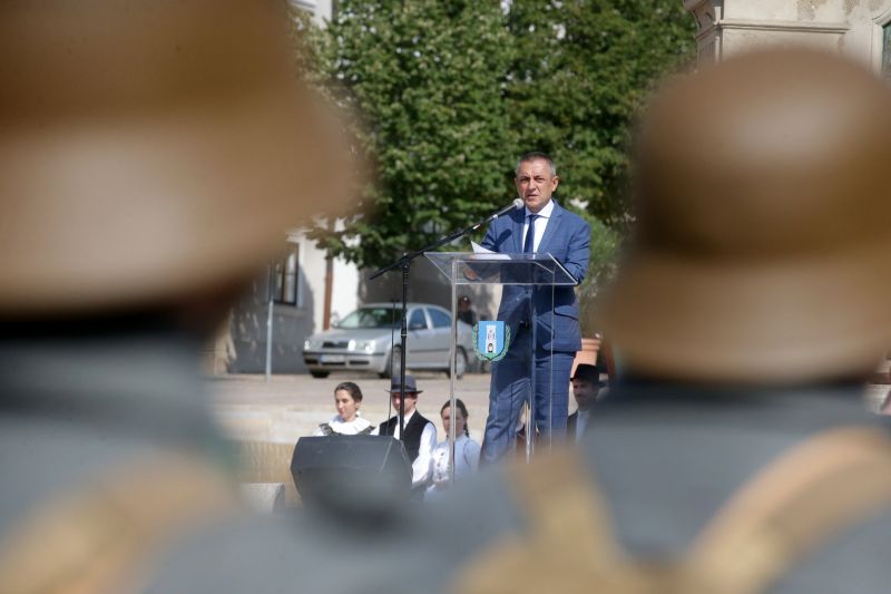 Horthyt idézett a fideszes megyei elnök Pécsen a szerb megszállás alóli felszabadulás 100. évfordulóján