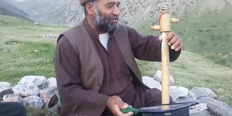 Meggyilkoltak egy afgán népdalénekest, miután a tálibok betiltották a zenét