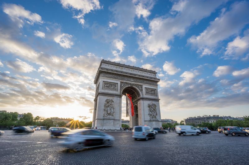 Bevezették Párizsban a 30 kilométer per órás sebesség-korlátozást