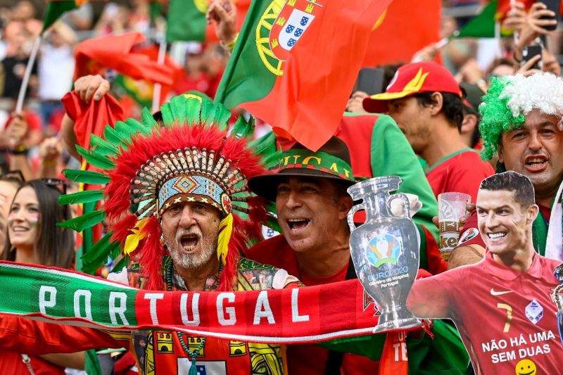 200 ezer forintos büntetés, egy év eltiltás a focimeccsekről – Ezt a büntetést kapta a magyar-portugálon verekedő férfi