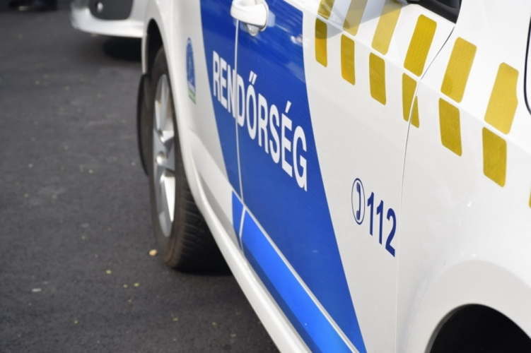 A Dunába csúszott egy rendőrök által üldözött autó