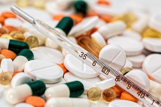 Gyógyszertárnyi mennyiségű tiltott és kábítószergyanús tablettát foglalt le a hatóság Pest megyében