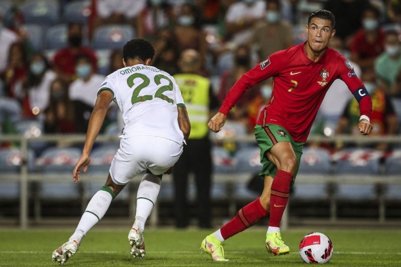 Szánalmas jelenet a focipályán: Ronaldo ütött, ellenfele eljátszotta a hattyú halálát