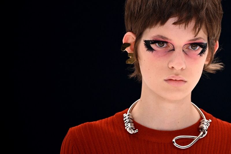 Botrány! Öngyilkosságra késztethet a Givenchy divatház legújabb kollekciójának egy darabja 