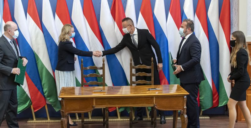 Áll a bál a magyar-orosz gázmegállapodás körül, Ukrajna bekérette a kijevi magyar nagykövetet a Gazprom szerződésünk miatt és kemény választ ígérnek  