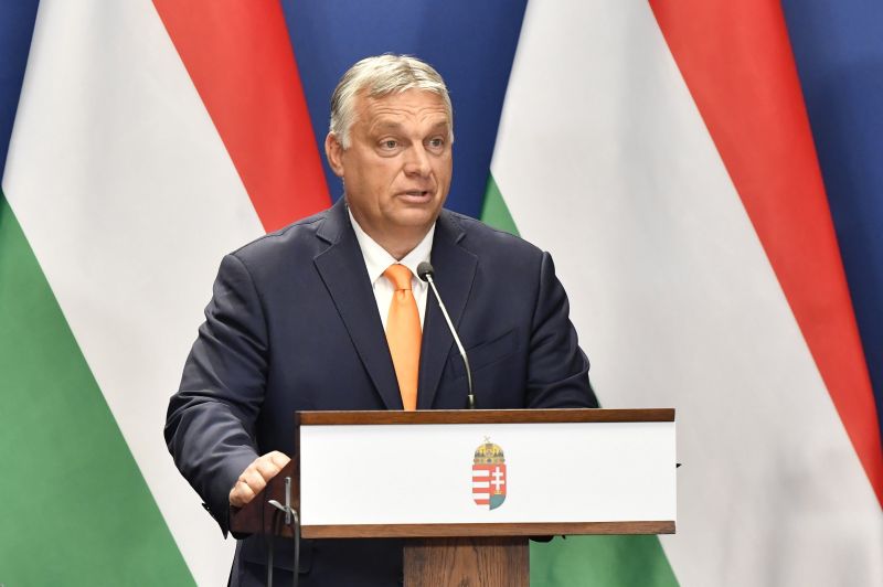 Orbán Viktor ízléstelen viccel kezdte beszédét az MCC évnyitóján – Így reagáltak a hallgatók