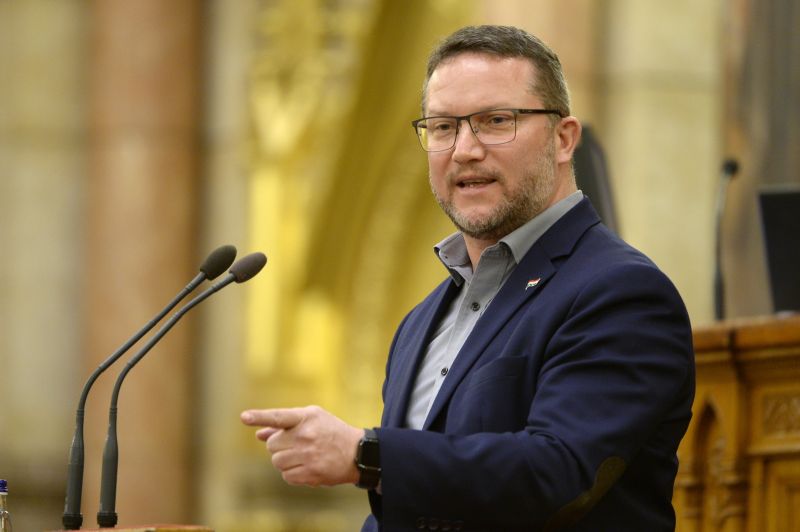 A Fidesz leszavazta a nők elleni erőszakkal szembeni hatékonyabb fellépést, mire Ujhelyi István keményen kiosztotta őket