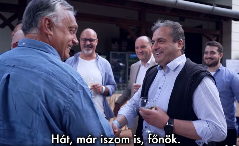 Fideszes képviselő Orbánnak: "Már iszom is, Főnök!"