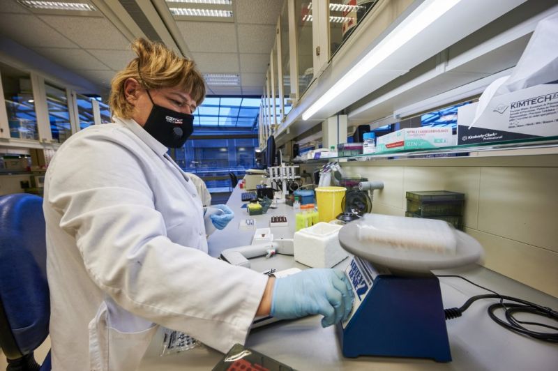 A magyarok 43 százaléka azt gondolja, hogy a vírusokat laborokban állítják elő