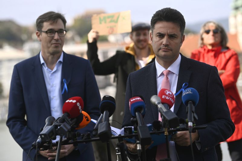 A DK szerint a Fidesz Márki-Zay Péterre mozgósít? Rejtélyes SMS-ek érkeznek a választókhoz