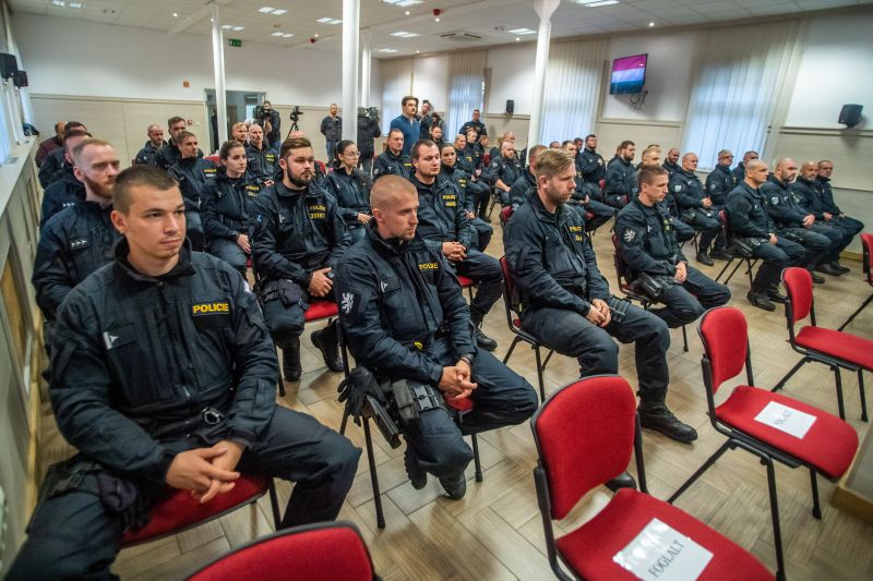 Ötven cseh rendőr érkezett Magyarországra, hogy segítsen a határokon