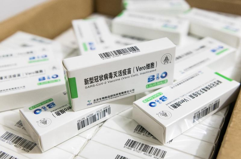 Védeni nem véd a kínai vakcina –  de 280 milliós tihanyi birtokra futja a mutyiból