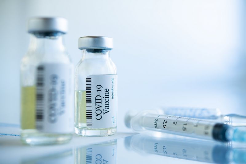 Hétvégére kiderül, hatásosak-e a most forgalomban lévő vakcinák az omikron ellen