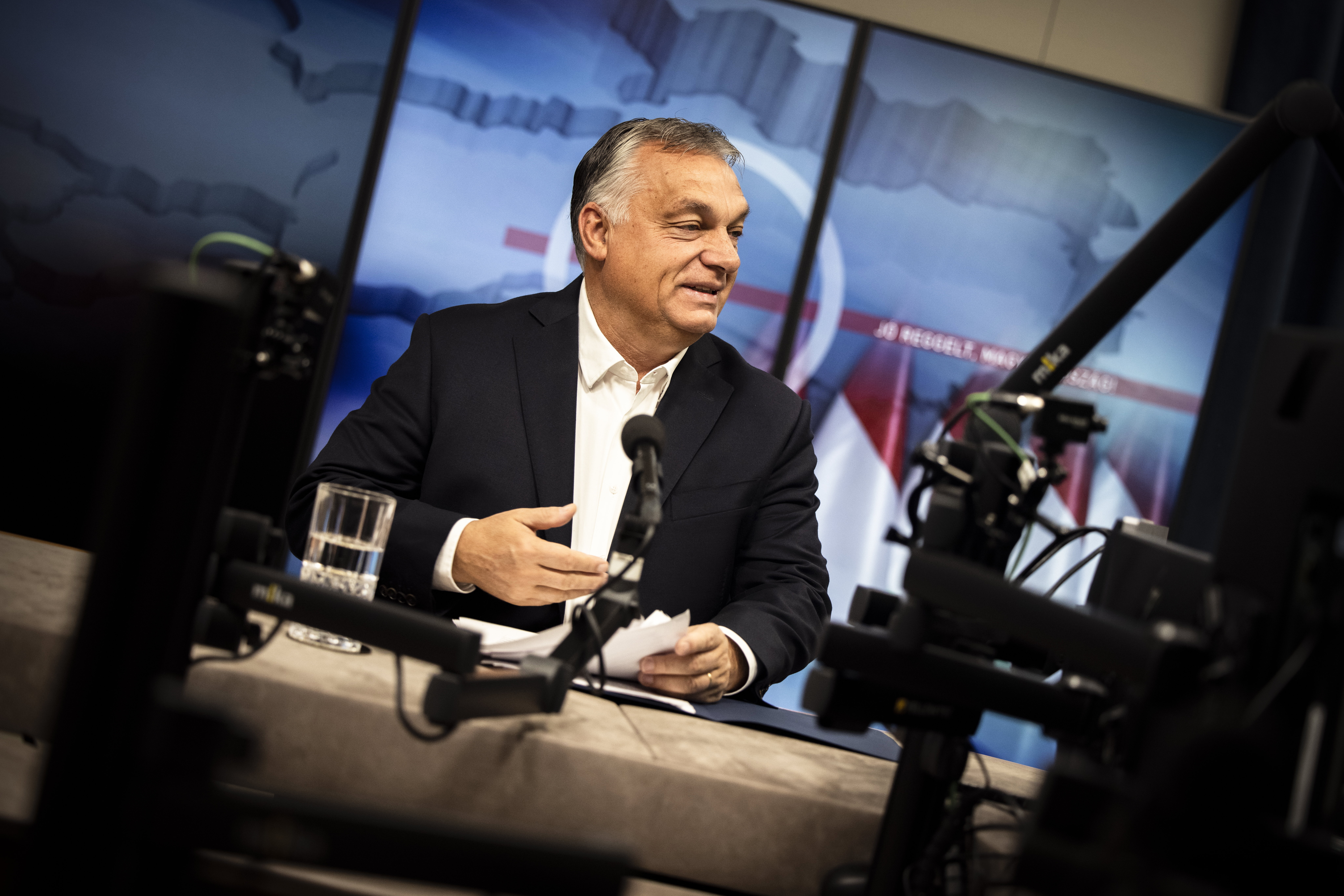 Orbán Viktor elutazott