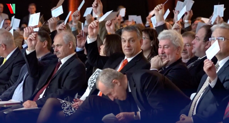 „Hallgass a szívedre!” – Orbán olyan szürreális videót posztolt, hogy a nézők sem tudják hová tenni