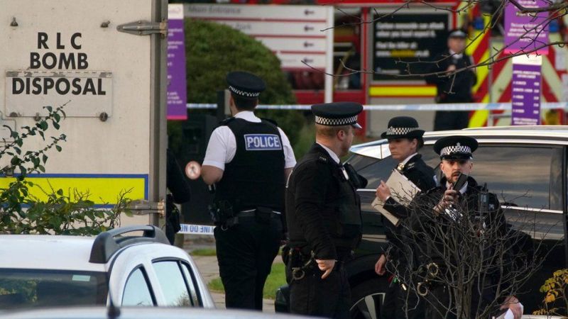 Felrobbant egy autó Liverpoolban, őrizetbe vettek három embert 