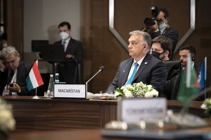 Orbán védelmet ajánlott a türk államoknak az EU-val szemben