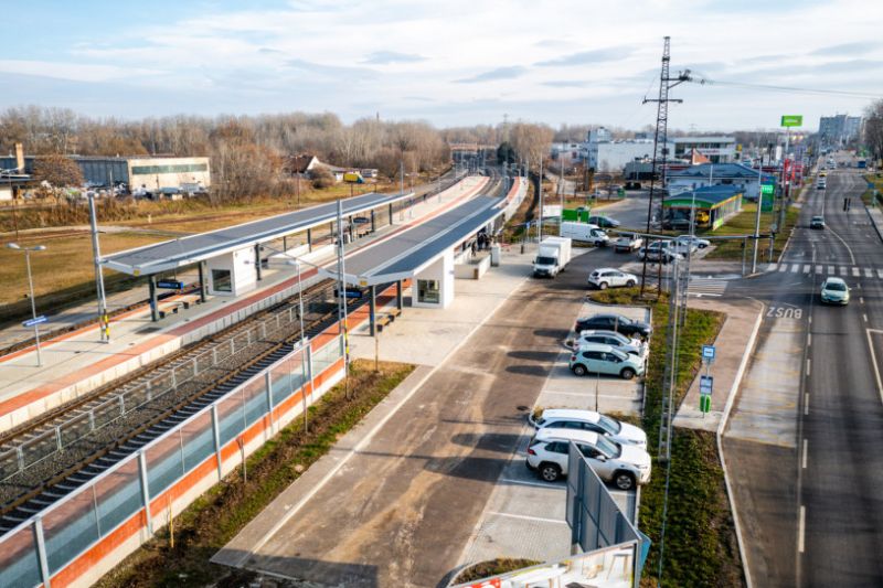 Új vasúti megállót adtak át Budapesten – Itt az Akadémiaújtelep