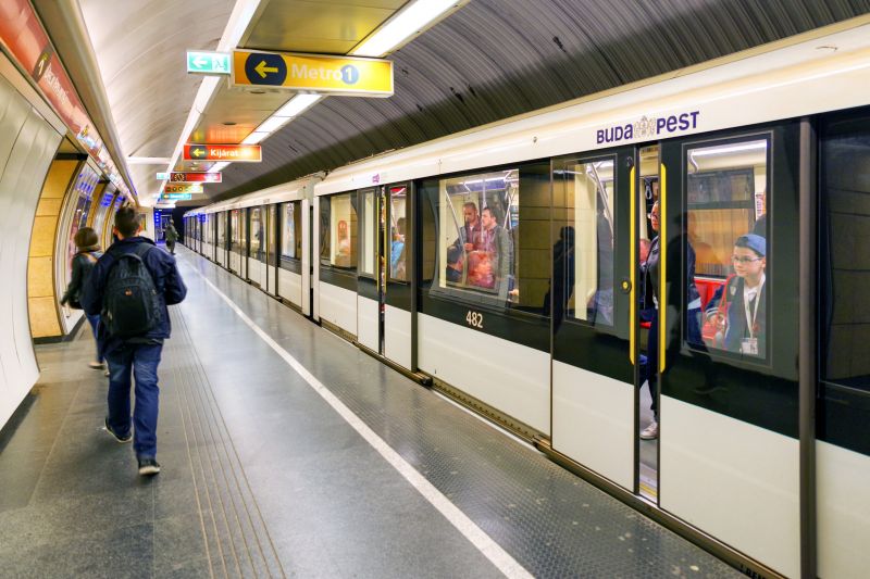 Újra teljes vonalán jár a 2-es metró