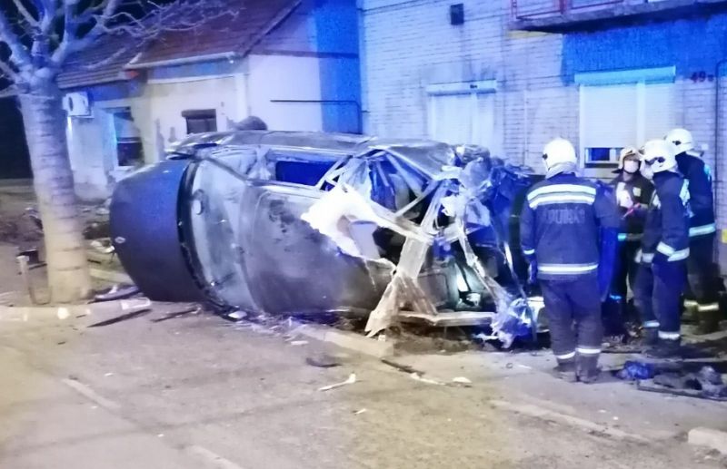 Tragédia Mórahalmon: heten haltak meg egy rendőrök elől menekülő autóban