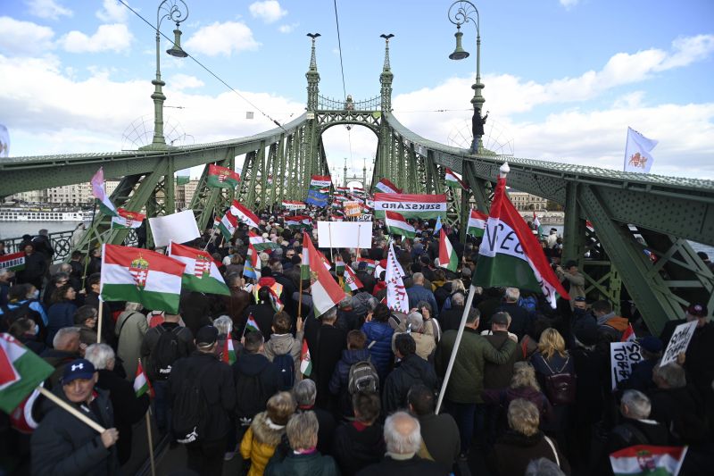 Sajátos módon fenyítették be Orbán "civiljei" Márki-Zay Pétert