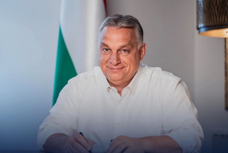 "Szánalmas, te nyomorult" – Orbán Viktor mosolyogva jelentette be a közmunkás-béremelést, elszabadultak az indulatok