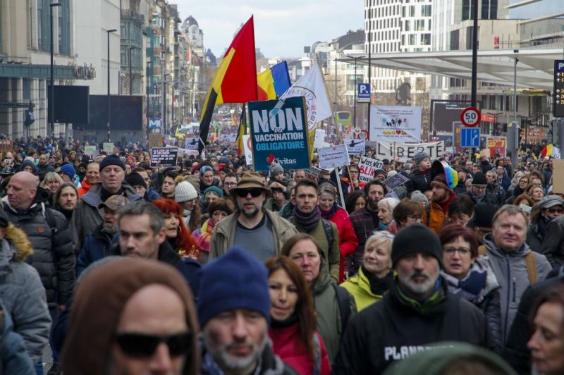 Ötezren tüntettek Brüsszelben a kormány megszorító intézkedései ellen