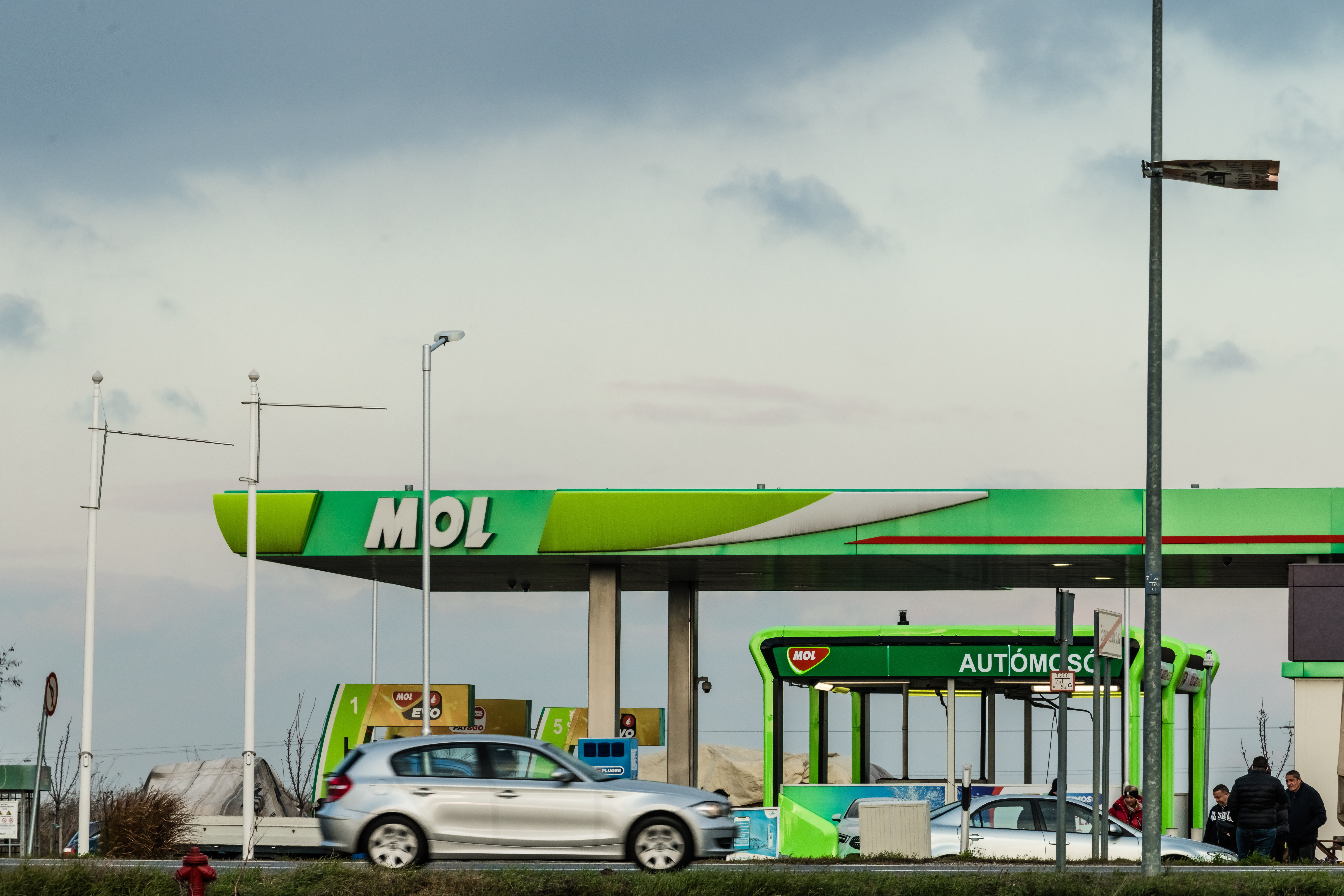 A Mol megveszi a lengyel Lotos olajvállalat benzinkútjait 