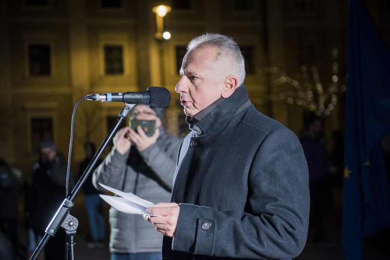 Igazi hős! Pécs polgármestere nem kér a fizetésemelésből, visszafizeti az önkormányzatnak