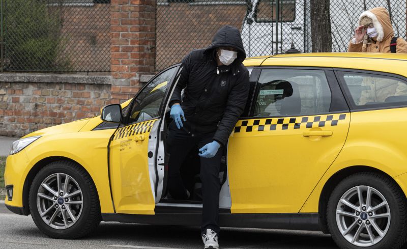 Zsebkéssel fenyegetett meg egy fővárosi taxist, börtönre ítélték