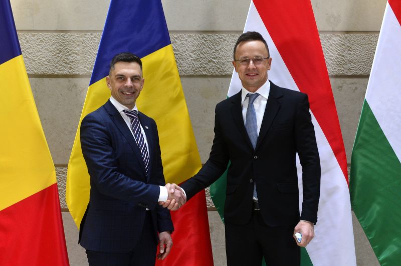 Szijjártó Péter mindenkit megnyugtatott: a kormány továbbra is pénzeli az erdélyi sportfejlesztéseket