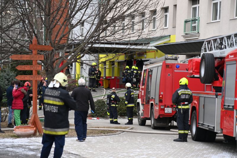 Az MTI szerint egy ember elhunyt a vasárnapi fővárosi kórházi tűzben