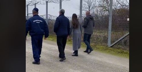"B@szni fogok" – Szentkirályi Alexandra új videójában egy ilyen című rap-szám alatt járkál a határkerítésnél 