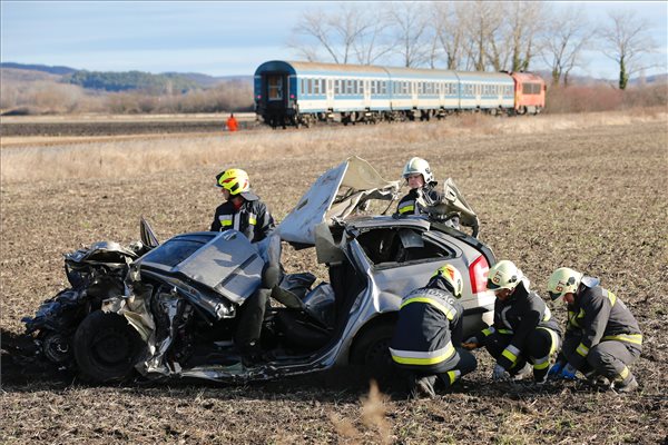 Drasztikusan emelkedett a vasúti átjárós balesetek száma tavaly