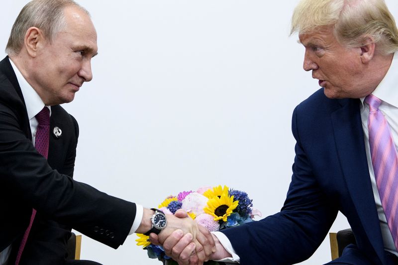 Trump szerint Putyin zseniális, az USA-nak is követnie kellene a példáját