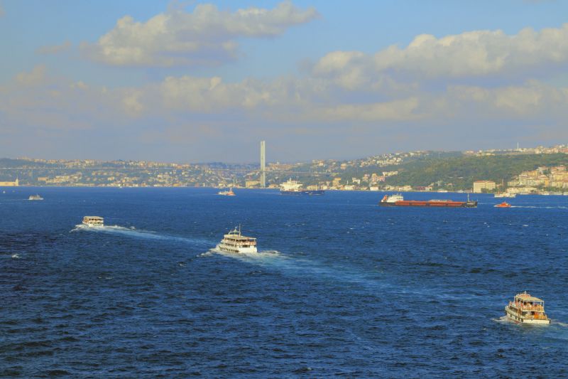 Törökország döntött, ki mellé áll: lezárja a Boszporuszt az orosz hadihajók elől