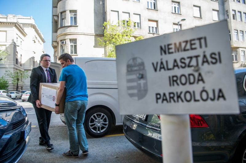 Holnap kezdik meg a munkát Magyarországon az EBESZ választási megfigyelői