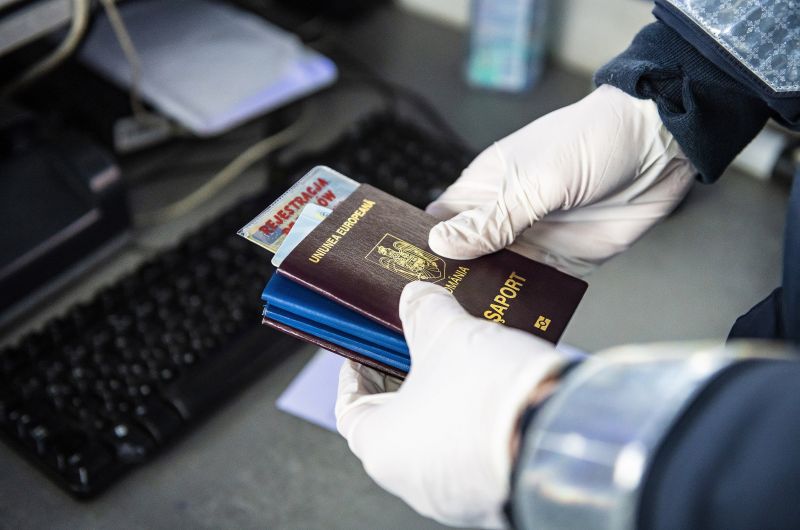 A háború hatása: mindenki érvényes útlevelet akar csináltatni Magyarországon 