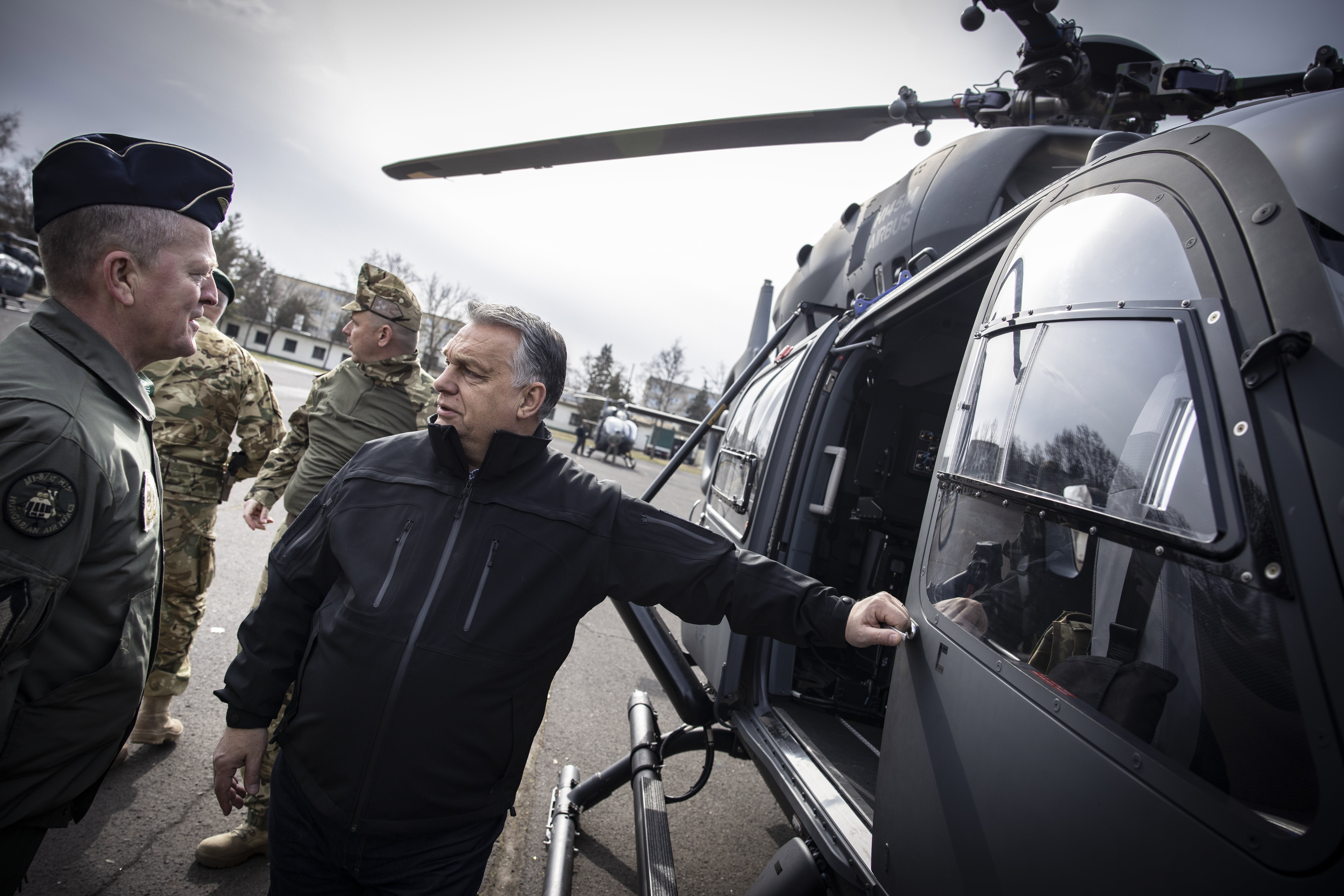 Újabb fotók érkeztek Orbán Viktor határszemléjéről