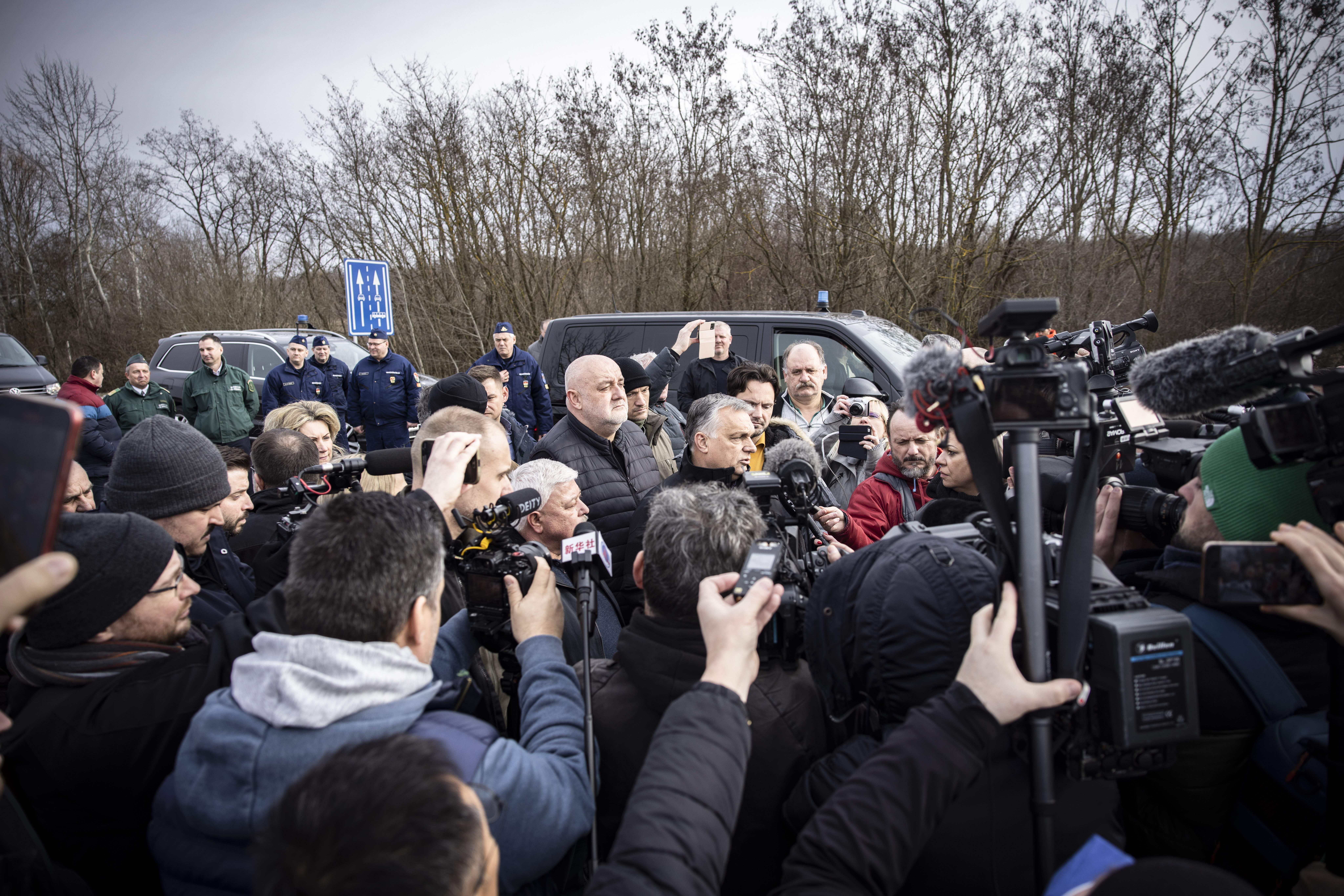 Újabb fotók érkeztek Orbán Viktor határszemléjéről