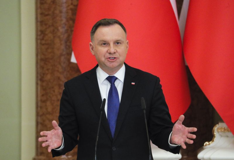 A lengyel elnök szerint fegyverszállításokkal is kell támogatni Ukrajnát