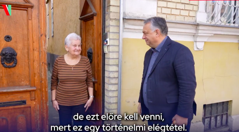 Orbán Viktor most videóban mutatta meg a Fidesz-fanatikus Márika néni otthonát