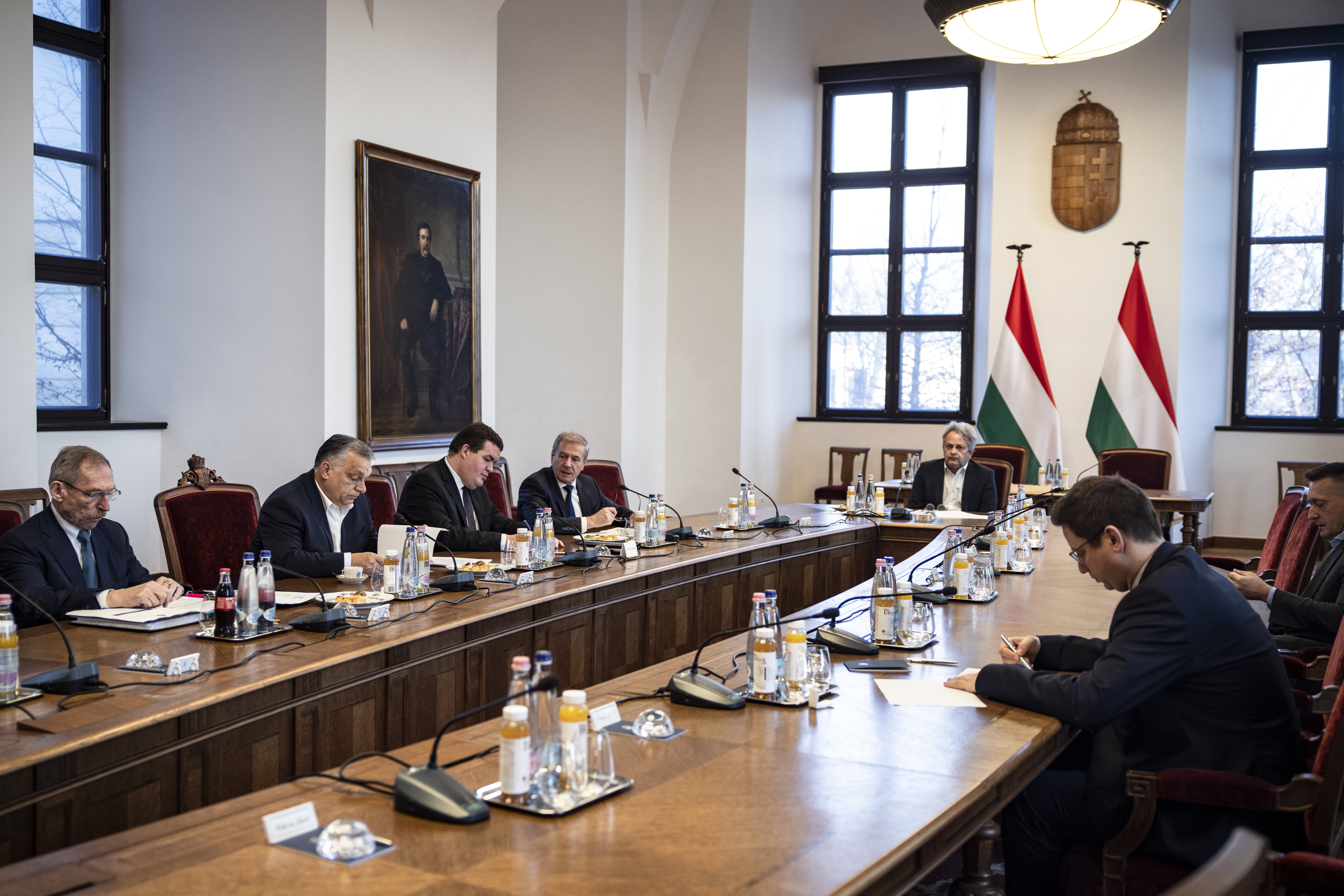 Orbán összehívta a nemzetbiztonsági kabinetet, zajlik az ülés a Karmelitában