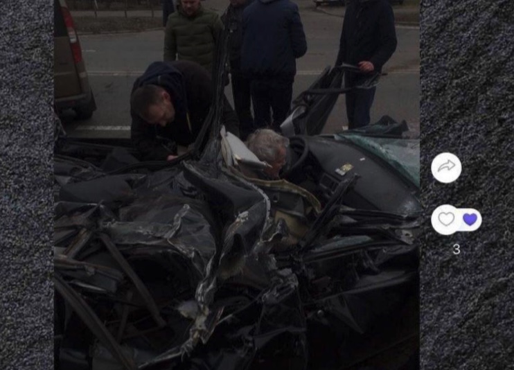 Erős idegzetűeknek: civil ült az autóban, amin átgázolt az orosz tank – videó