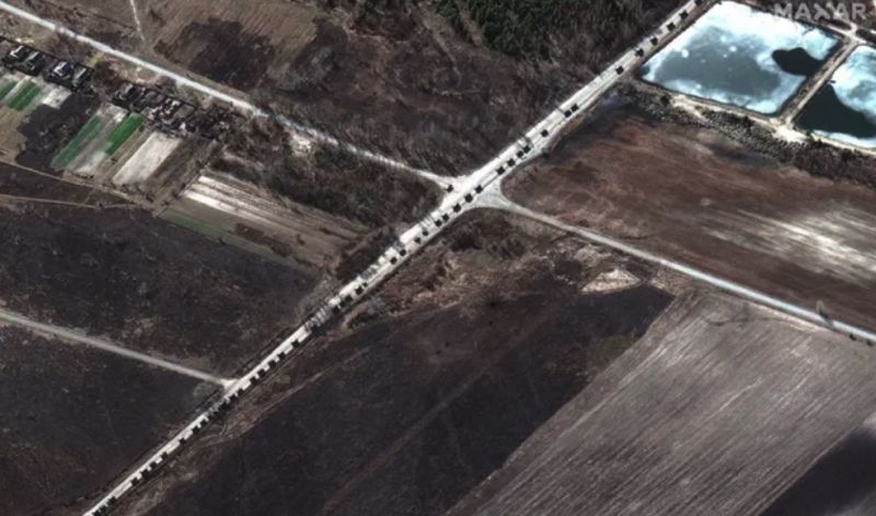 Nem 64 kilométeres a konvoj és akadozva halad mert sorra robbannak le a járművek – így értékelte a hírszerzés az oroszokat