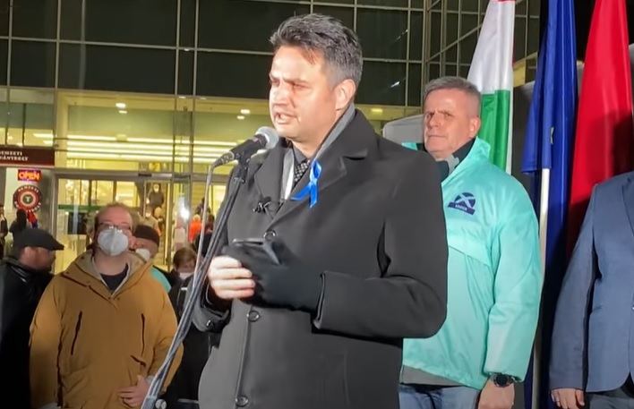 "Orbánt már saját hívei is szégyellik" – gyávának nevezte riválisa a miniszterelnököt