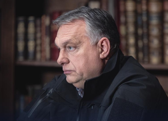 Orbán Viktor komor arccal üzent, van, aki isteniíti, de van, aki csak röhög rajta