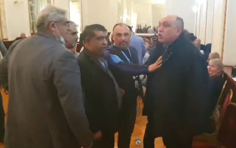 Botrányba fulladt az Országos Roma Önkormányzat közgyűlése – videó