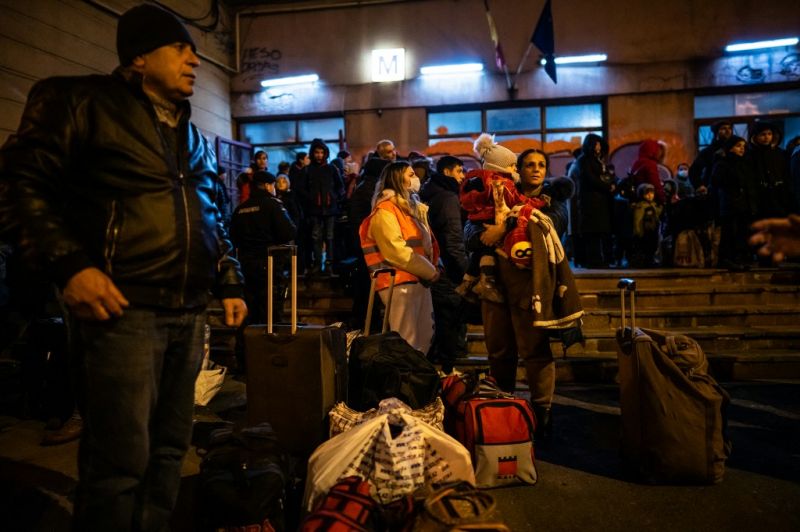 Meghalt egy nő, aki Romániából érkezett a menekülteket szállító busszal Magyarországra